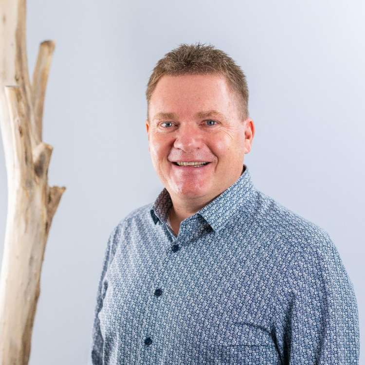Jochen Bumann (jochen.bumann@erlebnisplus.ch)