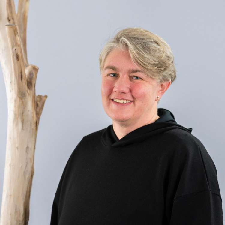 Cornelia Waldvogel (cornelia.waldvogel@erlebnisplus.ch)